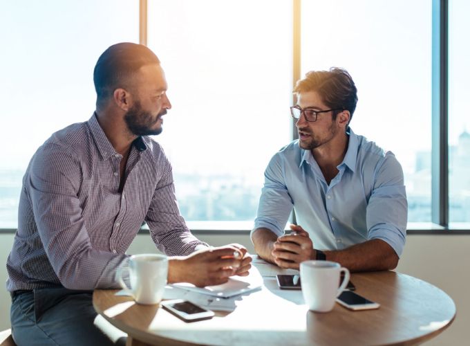 Eye contact nghĩa là giao tiếp bằng ánh mắt